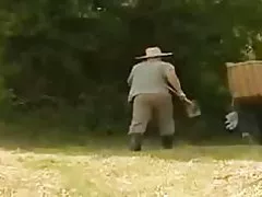 Pare jugar amb una noia