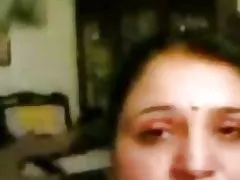 Priya aunty mostra la seva actius