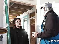 Madura française tomba sodomisee dans un gangbang avec papy