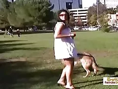 L'índia de l'estiu dóna per carretera cap i es fuckced